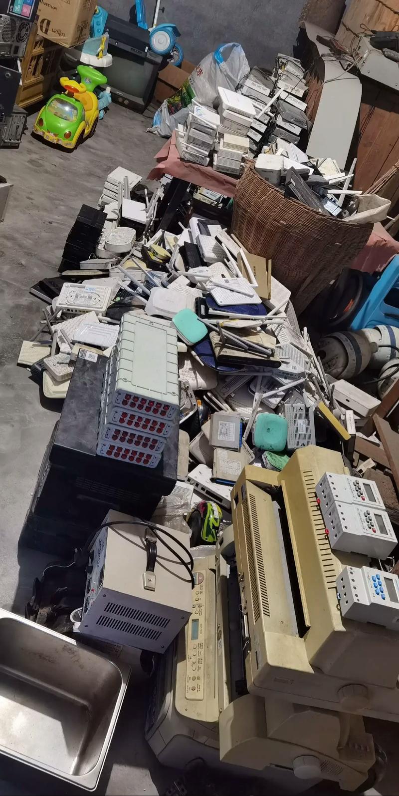 高價回收廢舊手機電子產品 #電子產品 #通信設備 #再生資 - 抖音